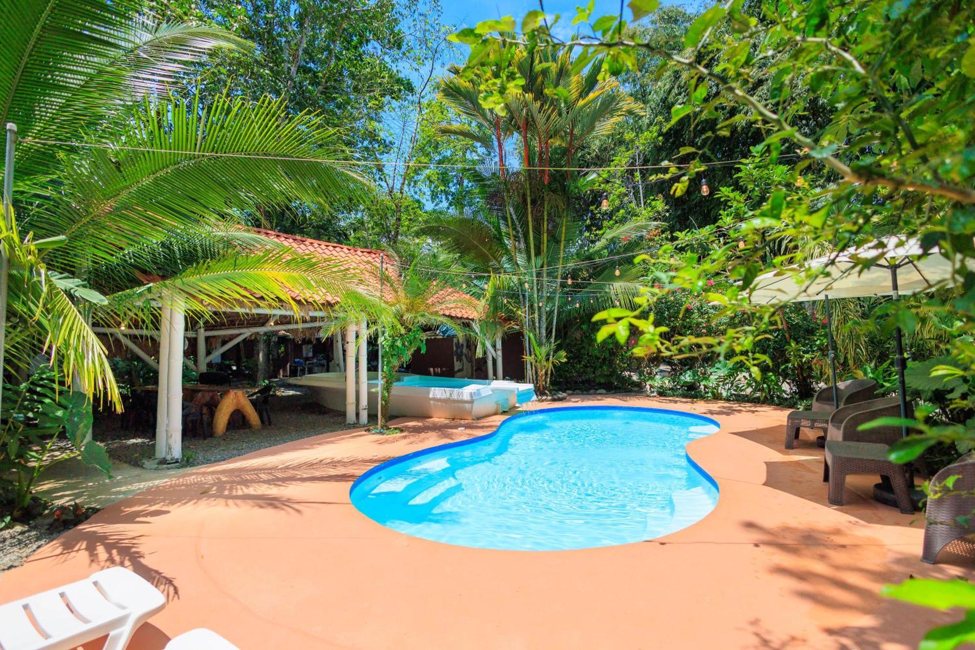 Bambutel Cocles Hotel Puerto Viejo de Talamanca Exterior photo